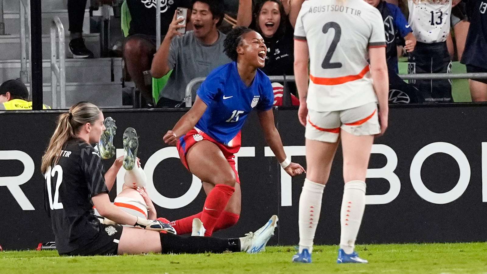 稍显滞后 稍显滞后